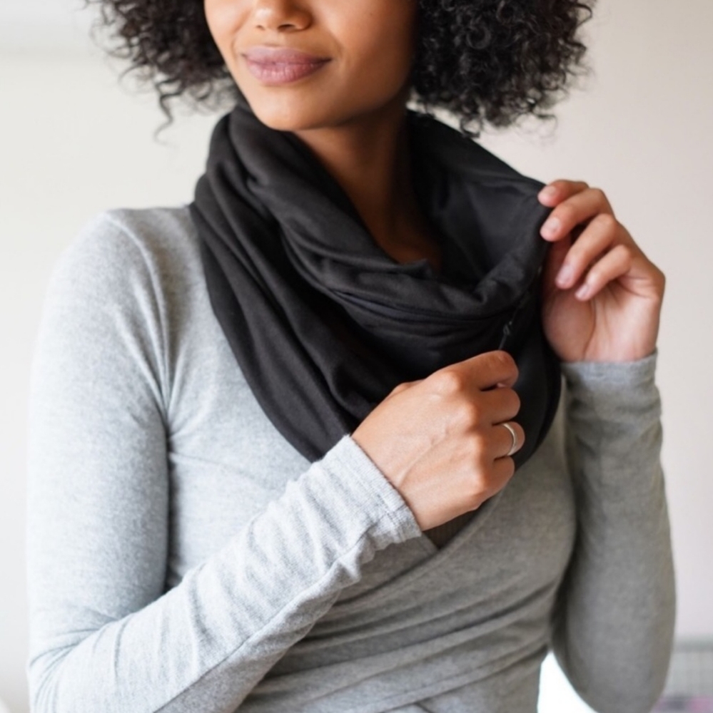 NIB Beyond Yoga Hidden Pocket Infinity Scarf